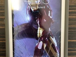 Kreatif! Layar Ponsel Retak Disulap Jadi Kece Lagi