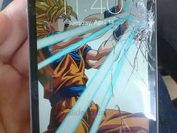 Kreatif! Layar Ponsel Retak Disulap Jadi Kece Lagi