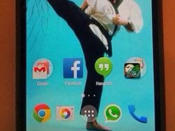 Kreatif! Layar Ponsel Retak Disulap Jadi Kece Lagi