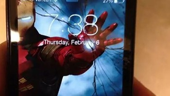 Iron Man memecahkan layar. Foto: Boredpanda