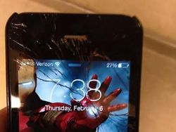 Kreatif! Layar Ponsel Retak Disulap Jadi Kece Lagi