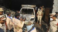 Kalvakuntla Chandrashekar Rao, kepala menteri negara bagian Telangana, di mana Hyderabad adalah ibu kotanya, menyatakan belasungkawa dan memerintahkan kompensasi uang untuk korban meninggal.