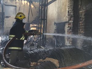 Gudang Barang Bekas di India Kebakaran, Belasan Orang Tewas
