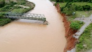 Jalan dan Jembatan di Gorontalo Ini Amblas Diterjang Aliran Sungai