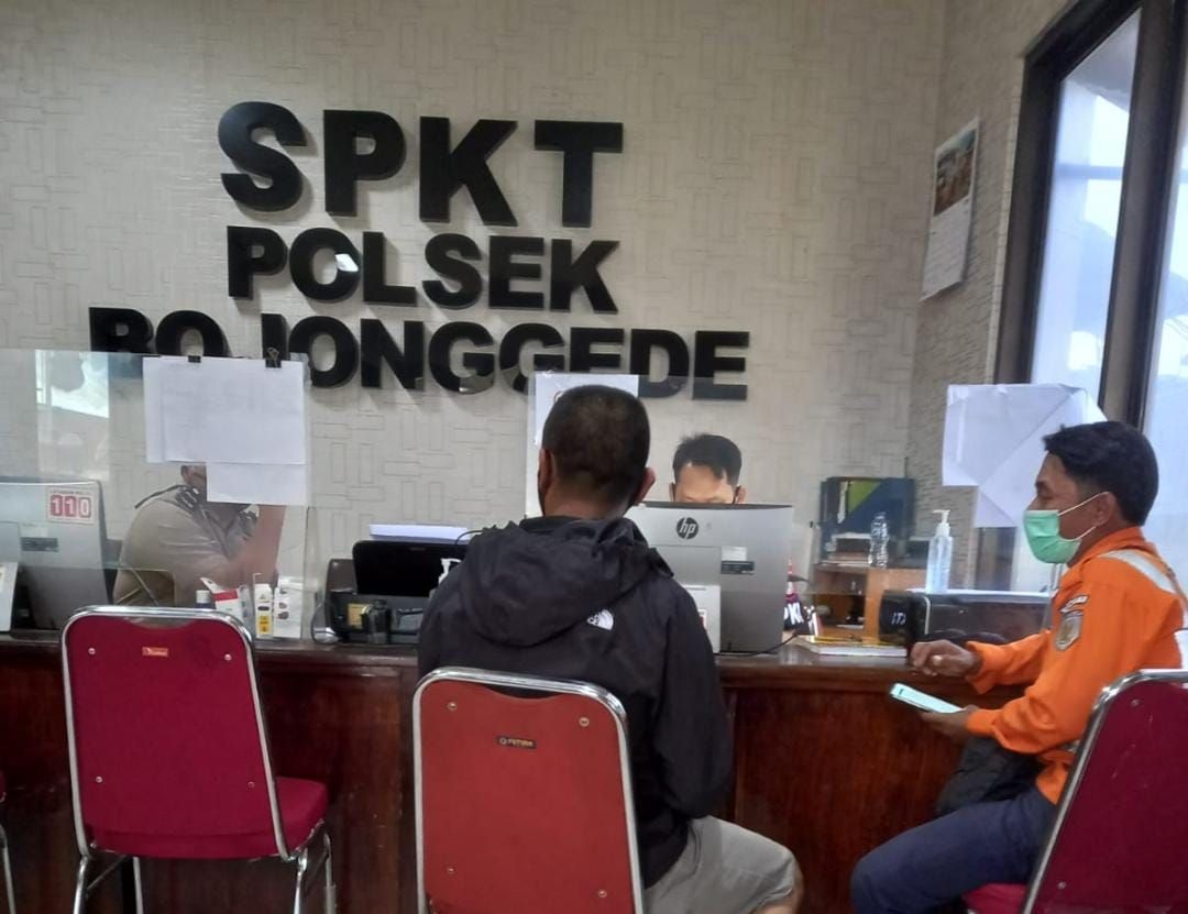 KAI Daop 1 Jakarta dan kepolisian mengukap 3 kasus pencurian material prasarana kereta api (KA). Sebanyak 8 orang ditangkap terkait kasus tersebut. (dok KAI Daop 1 Jakarta)