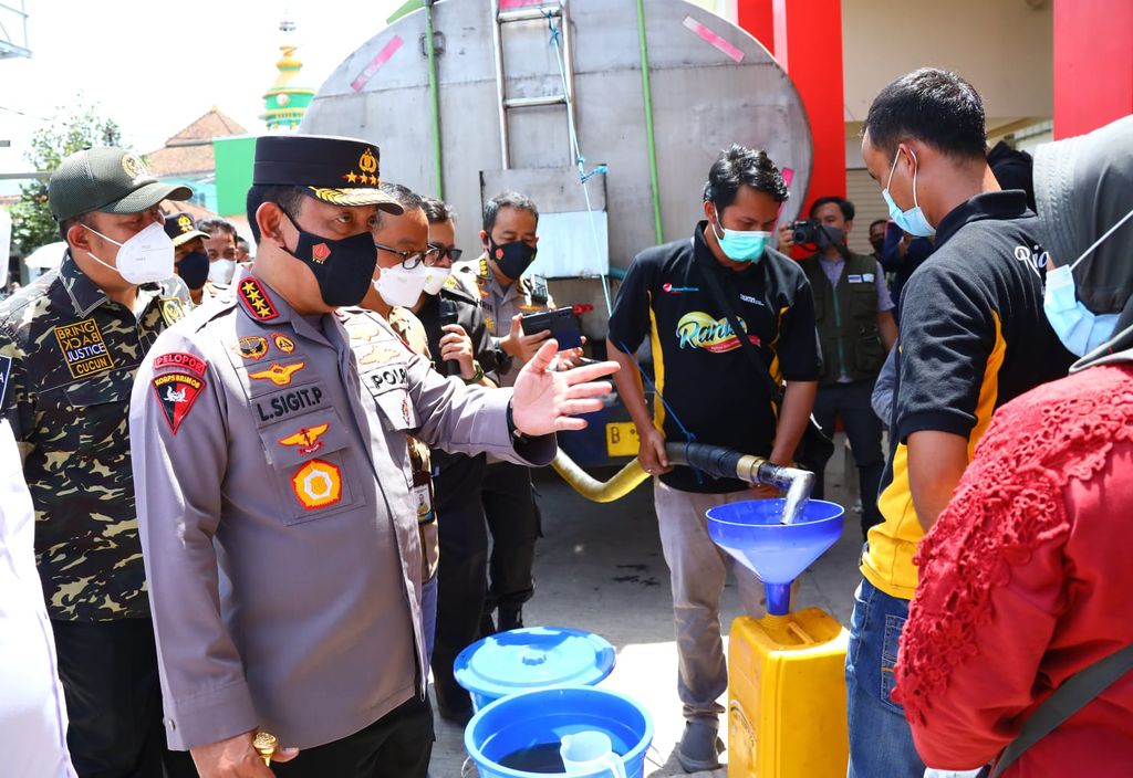 Kapolri Jenderal Listyo Sigit meninjau Pasar Sehat Sabilulungan Soreang