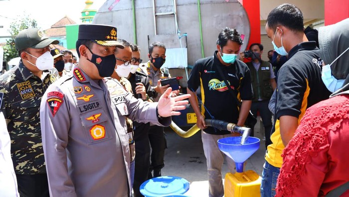 Kapolri Jenderal Listyo Sigit meninjau Pasar Sehat Sabilulungan Soreang