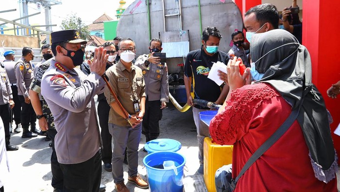 Kapolri Jenderal Listyo Sigit meninjau Pasar Sehat Sabilulungan Soreang