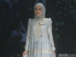Foto: 10 Karya Busana Muslim Ayu Dyah Andari, Rayakan 11 Tahun Berkarya