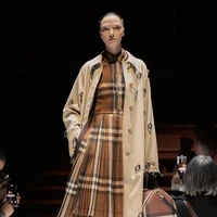 Inilah koleksi terbaru Burberry Fall/Winter 2022 yang ditampilkan dalam fashion show di Central Hall Westminster, London. Koleksi busana Burberry terinspirasi dari kota London. Foto: Dok. burberry.