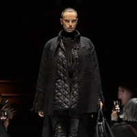 Inilah koleksi terbaru Burberry Fall/Winter 2022 yang ditampilkan dalam fashion show di Central Hall Westminster, London. Koleksi busana Burberry terinspirasi dari kota London. Foto: Dok. burberry.