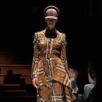 Inilah koleksi terbaru Burberry Fall/Winter 2022 yang ditampilkan dalam fashion show di Central Hall Westminster, London. Koleksi busana Burberry terinspirasi dari kota London.Foto: Dok. burberry.