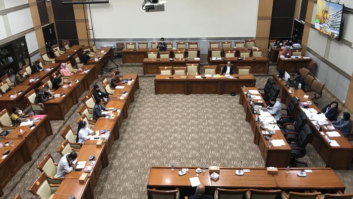 Korban Binomo audiensi dengan Komisi III DPR, kompleks parlemen, Senayan, Jakarta, Kamis (24/3/2022).