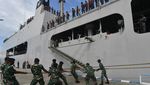 KRI Surabaya dan KRI Dewaruci Merapat di Palu