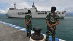 KRI Surabaya dan KRI Dewaruci Merapat di Palu