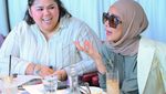 Kulineran Ala Olla Ramlan, Makan di Resto Fancy hingga Warung Pecel Lele Pinggir Jalan