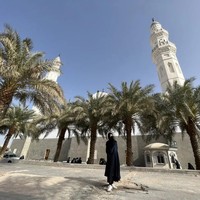 Lulu Tobing mengaku awalnya deg-degan saat akan pergi umrah sendirian dan mengurus segala sesuatunya sendiri. Namun seiring berjalannya waktu, dia mendapat banyak kemudahan yang membuatnya semangat untuk umrah. Foto: Instagram @lutob