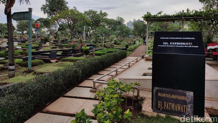 Makam Fatmawati penjahit bendera pusaka