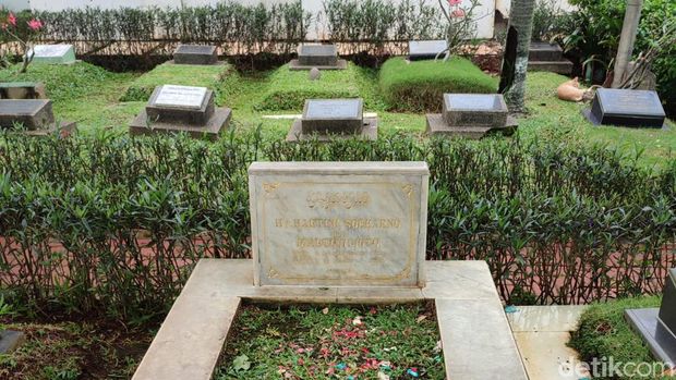 Makam Hartini, istri Presiden Sukarno di Karet Bivak