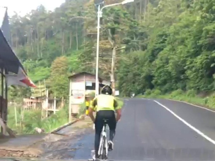 Mari Aji bersepeda di Magetan