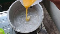 Bukan telur goreng, gegara pernyataan Megawati, netizen ini mencoba membuat telur rebus demi menghemat penggunaan minyak goreng. Foto: Instagram/Twitter