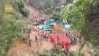 Media pemerintah menyatakan bahwa black box tersebut rusak parah. Seperti diketahui, Boeing 737-800 dilengkapi dengan dua perekam penerbangan: satu di kabin penumpang belakang yang melacak data penerbangan, dan satu lagi perekam suara kokpit. Dua hari usai melakukan pencarian korban dan kotak hitam pesawat, salah satu black box ditemukan petugas gabungan di area lokasi jatuhnya pesawat China Eastern Airlines. VIA REUTERS/CGTN.