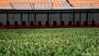 JIS dibangun di atas lahan seluas 221.000 meter persegi atau 22,1 hektar. Area JIS menjadi stadion pertama di Indonesia yang menggunakan rumput hybrid turf, yakni paduan rumput organik dan rumput sintetis. (Pradita Utama/detikcom)
