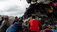 Proyek tersebut membawa kekhawatiran kepada pemulung setempat karena banyak yang menggantungkan hidup di tempat pembuangan sampat Lujan.  