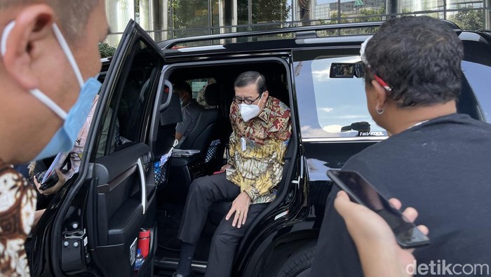 Menkum HAM Yasonaan Laoly tiba di Gedung KPK