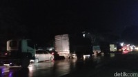 Sedangkan dari arah timur, Rembang ke Pati terpantau lengang. Kendaraan terlihat lancar dari timur ke barat.  