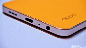 Diberikan baterai 4.500 mAh dengan fast charging SuperVOOC 33W. Untuk mengisi 100% hanya dalam waktu 60 menit dan pengisian daya hanya 5 menit akan memberi waktu 1,68 jam pemutaran film Foto: Adi Fida Rahman/detikINET