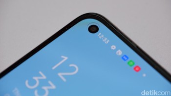 Kamera depannya berukuran 32 MP. Sensor yang digunakan IMX709 RGBW hasil kolaborasi Oppo dan Sony. Foto: Adi Fida Rahman/detikINET