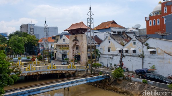 Kanal Ciliwung di Jalan Antara dekat Pasar Baru juga menjadi cagar budaya baru. Kanal Ciliwung Jalan Antara dan Jalan Pasar Baru Selatan terletak di Jalan Antara dan Jalan Pasar Baru Selatan, Kelurahan Pasar Baru, Kecamatan Sawah Besar, Jakarta Pusat.  