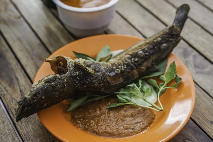 Fakta Pecel Lele yang Bukan Pecel Sesungguhnya