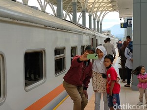 Jalur KA Cibatu-Garut Resmi Beroperasi, Ridwan Kamil: Bebas Macet