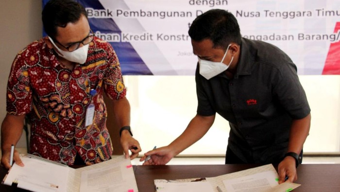 Penjaminan Kredit Modal Konstruksi PT Jamkrindo melakukan penandatanganan Perjanjian Kerja Sama (PKS) Penjaminan Kredit Modal Kerja Konstruksi dan Pengadaan Barang/Jasa dengan PT Bank Pembangunan Daerah Nusa Tenggara Timur atau Bank NTT, Kamis (24/3/2022). Perjanjian kerja sama ini merupakan perpanjangan perjanjian kerjasama yang sebelumnya telah dilakukan sejak tahun 2016.