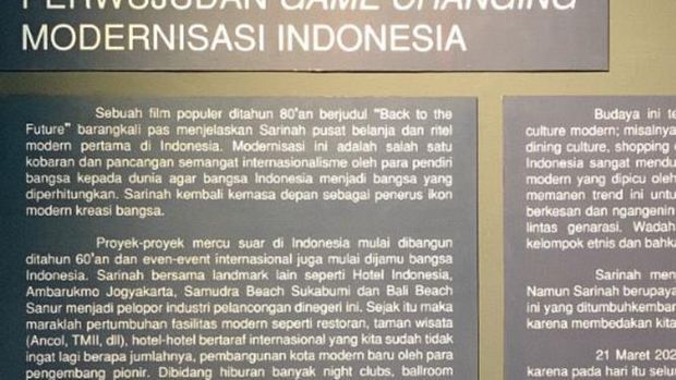 Baru hitungan hari Sarinah dibuka kembali, pusat perbelanjaan tertua di Jakarta itu justru mendapat kritik keras dari warganet di Twitter yang menyoroti sebuah papan poster berisi tulisan yang menceritakan soal Sarinah.