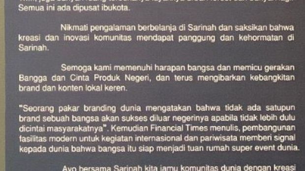 Baru hitungan hari Sarinah dibuka kembali, pusat perbelanjaan tertua di Jakarta itu justru mendapat kritik keras dari warganet di Twitter yang menyoroti sebuah papan poster berisi tulisan yang menceritakan soal Sarinah.