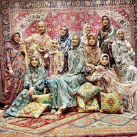 Dalam koleksi Pelangi Asmara kali ini, Dian Pelanggi menggandeng sejumlah selebriti yang hits era 90-an sebagai muse. Seperti Devi Permatasari, Elma Theana, Jihan Fahira, Alya Rohali, Marini Zumarnis, Inneke Koesherawati, Okky Asokawati, Arzeti Bilbina, Dina Lorenza, dan Sarah Vi. Mereka tampil untuk koleksi Ramadhan dari Pelangi Asmara. Foto: Dok. Instagram @elmatheana.