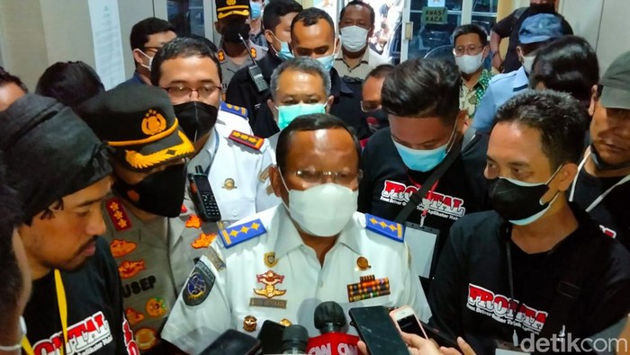 Ribuan Driver Ojol surabaya Unjuk Rasa