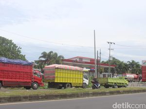 Sopir Truk di Sulawesi Utara Kesulitan Dapat Solar, Antre hingga 15 Jam