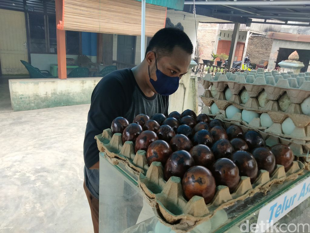 Telur Asin Asap yang berada di Kota Kisaran, Kabupaten Asahan, Sumut.