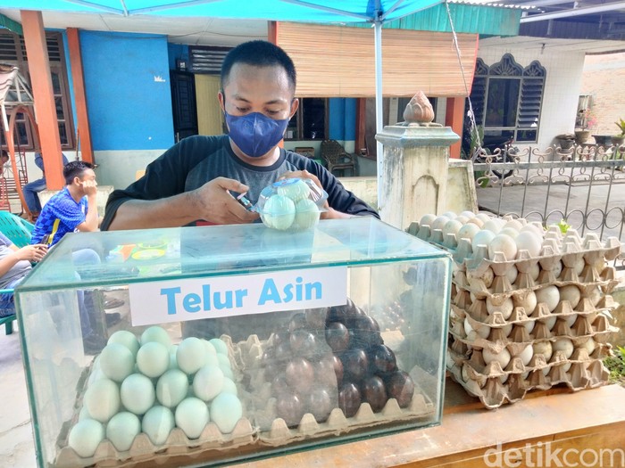 Telur Asin Asap yang berada di Kota Kisaran, Kabupaten Asahan, Sumut.