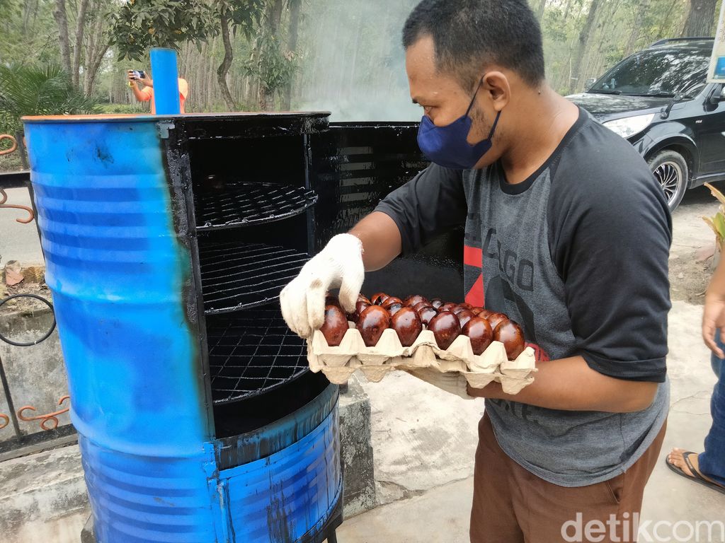 Telur Asin Asap yang berada di Kota Kisaran, Kabupaten Asahan, Sumut.