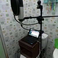 Rekaman di dalam toilet bisa menjadi pengalaman unik yang tak terlupakan loh.. Nggak percaya? Cobain deh seperti yang satu ini. Bisa rekaman sambil mandi. Foto: Instagram/@wkwkland_real