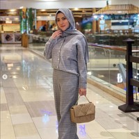 Wanita yang lahir di Bogor, 5 Februari 1993 itu diketahui pernah dekat sampai berpacaran sejak awal 2022 dengan Zikri Daulay. Keduanya pernah liburan ke Bali dan Turki. Foto: Dok. Instagram @ayuaulia5252.