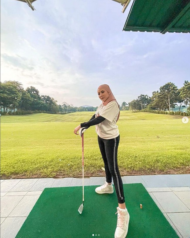 Ayu sempat menuturkan bahwa mereka bahkan diminta menikah oleh pihak keluarga. Hal itu terjadi ketika Ayu berkunjung ke rumah Zikri usai liburan ke Bali. Ayu pun mendapatkan respon positif dari keluarga Zikri. Foto: Dok. Instagram @ayuaulia5252.