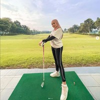 Ayu sempat menuturkan bahwa mereka bahkan diminta menikah oleh pihak keluarga. Hal itu terjadi ketika Ayu berkunjung ke rumah Zikri usai liburan ke Bali. Ayu pun mendapatkan respon positif dari keluarga Zikri. Foto: Dok. Instagram @ayuaulia5252.