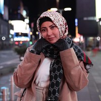 Dalam beberapa unggahan Instagram stories miliknya, Ayu terlihat masih belum konsisten mengenakan hijab. Ayu mengaku memang masih belum mantap untuk berhijab karena masih dalam tahap belajar. Ya buka tutup, buka tutup, tapi belajar, ungkap Ayu Aulia saat ditemui di Polres Metro Jakarta Selatan, Kamis (10/3/2022). Foto: Dok. Instagram @ayuaulia5252