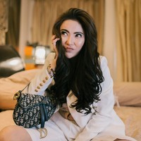 Ayu Aulia tidak memungkiri dirinya masih belum konsisten dalam berhijab. Menurutnya, yang penting adalah mendalami agamanya terlebih dahulu. Lebih lanjut, Ayu menegaskan, ia masih belajar untuk berhijab dan juga tidak menjanjikan akan terus tampil berhijab sepanjang waktu. Foto: Dok. Instagram @ayuaulia5252.